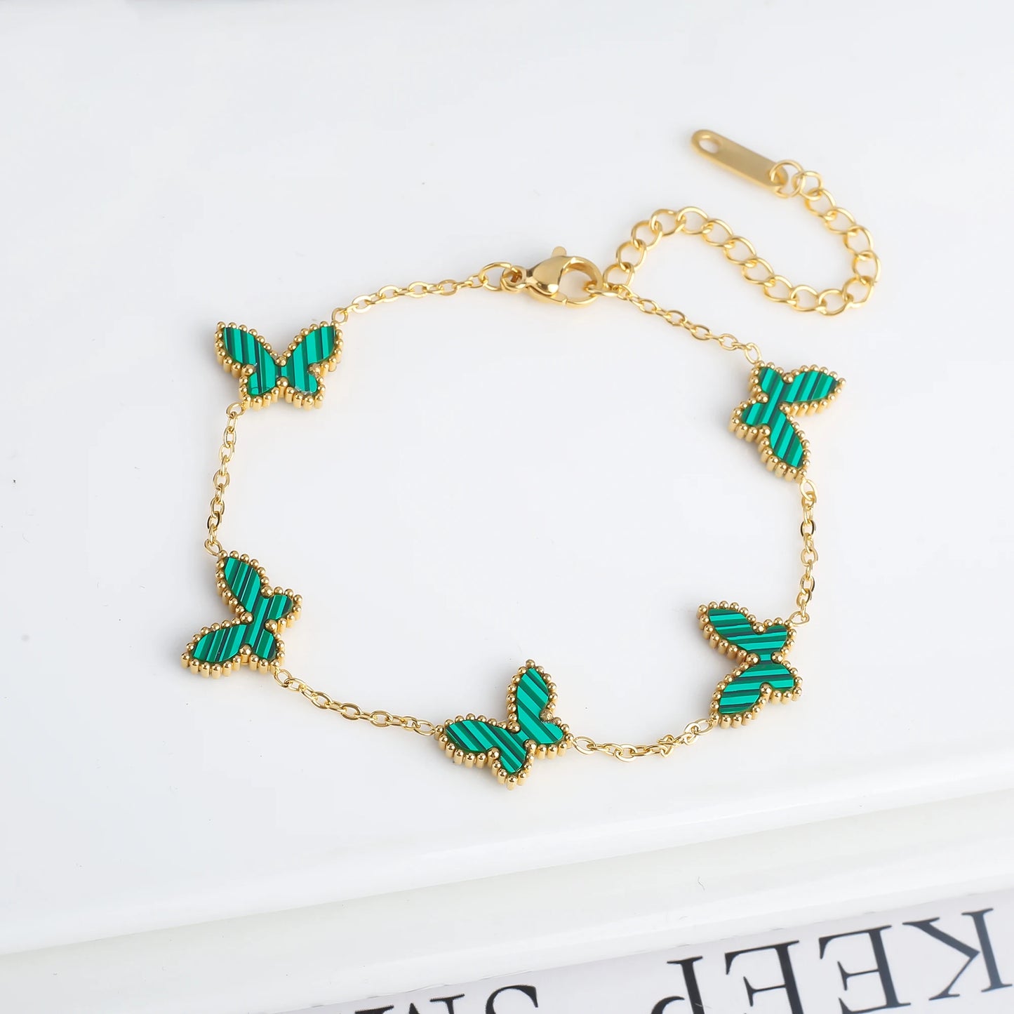Hochwertiges, vergoldetes Edelstahl-Armband mit Schmetterlings-Insekten, klassisch für Damen und Mädchen, modisch, Party, Hochzeit, Schmuck, Kleeblatt