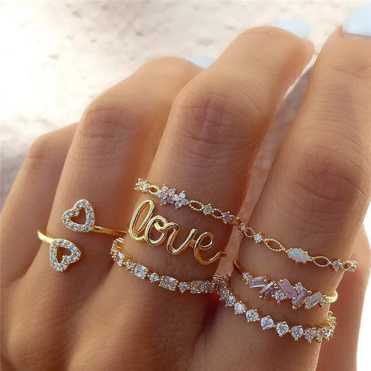 Boho Zirkon Ringe Set für Frauen, Gold Farbe Böhmen Kristall Brief Liebe Herz Mond Pfeil Blume Ring Hochzeit Schmuck Geschenke