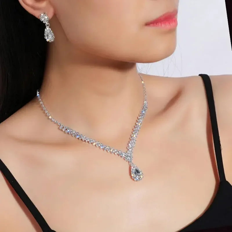 Mode Waterdrop Funkelnde Strass Halskette Frauen Licht Luxus Schmuck Vielseitige Schlüsselbein Kette Schmuck Zubehör