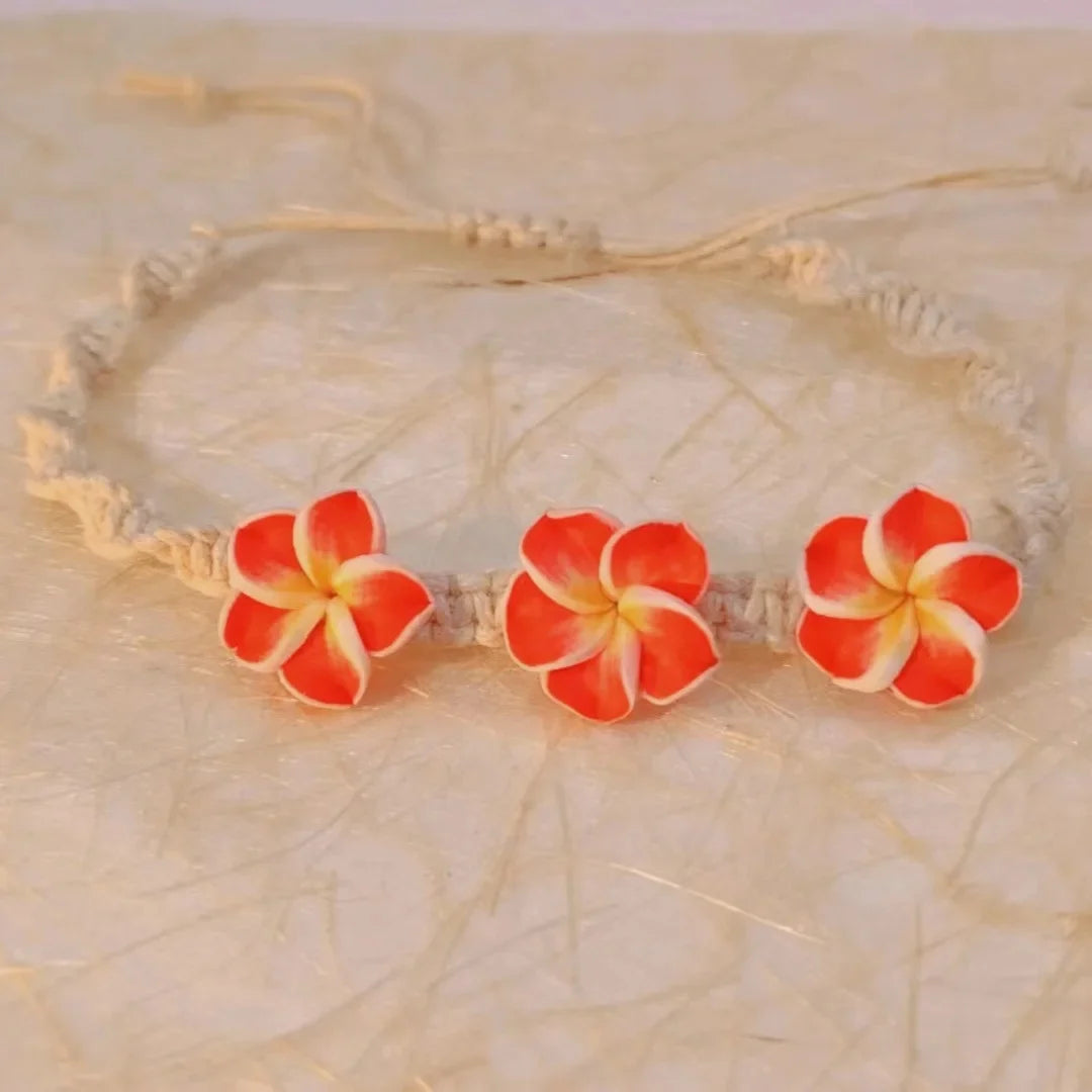 Mehrfarbiges handgewebtes Muschelarmband-Halsketten-Set im Strandurlaubsstil, weicher Keramikschmuck mit böhmischem Ei-Blumen-Design