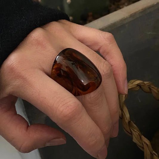 Neue Vintage Trendy Große Finger Ringe für Frauen Übertrieben Bernstein Farbe Harz Temperament Geometrische Finger Ring Punk Schmuck