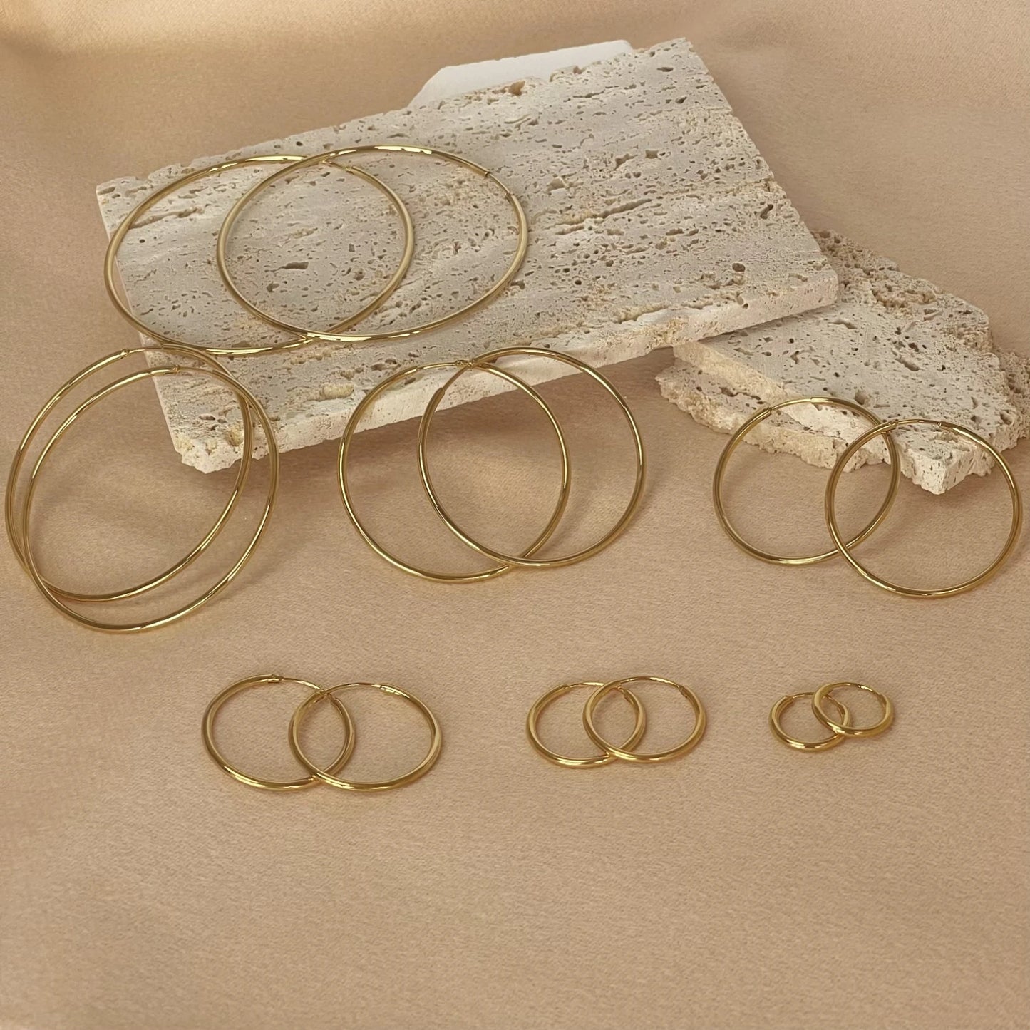 Edelstahl 12–70 mm minimalistische große Kreis-Creolen für Frauen, trendige goldfarbene Metall-glatte runde Ohrringe, Schmuck
