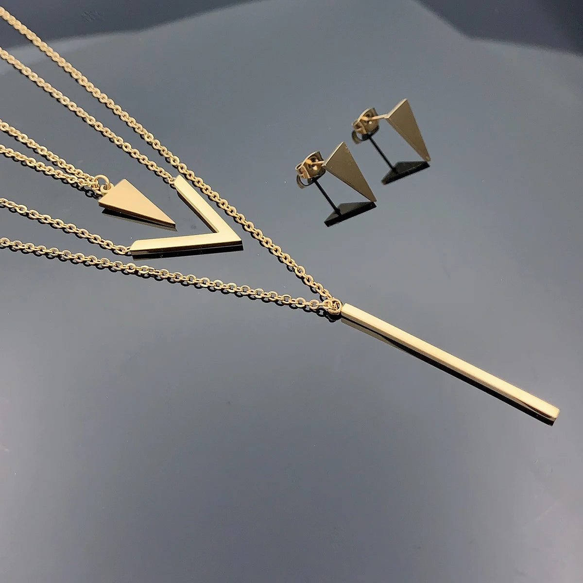 3-teiliges Set für Damen, Edelstahl, V-förmiger geometrischer Anhänger, mehrschichtige Halskette, Ohrringe, Geburtstag, Weihnachten, Geschenk