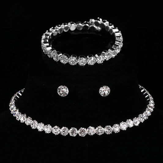4 modische und minimalist ische Damen halsketten mit Ohrringen, Armbändern, Schmucks ets, Bankett-und Party accessoires