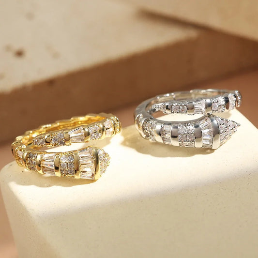 2023 Neu im offenen Ring mit Schlangenknochen für Frauen, glänzender Zirkonia, Kupferringe, Paar, lustiger Party-Schmuck, Geschenke