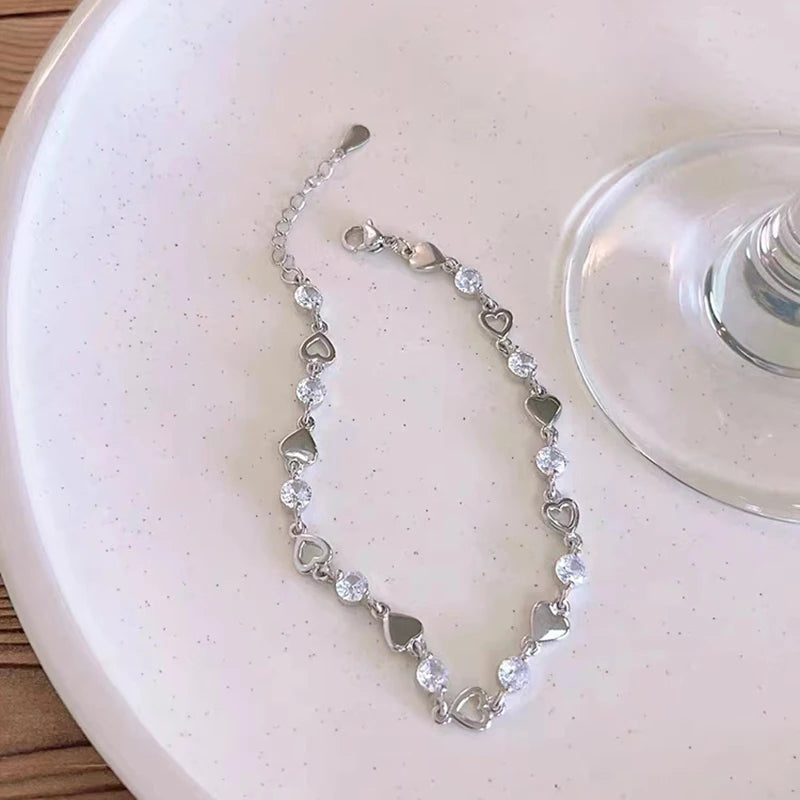 Einfache Mode Funkelnden Zirkon Herz Armbänder für Frauen Süße Aushöhlen Liebe Herz Student Kette Armband Mädchen Schmuck