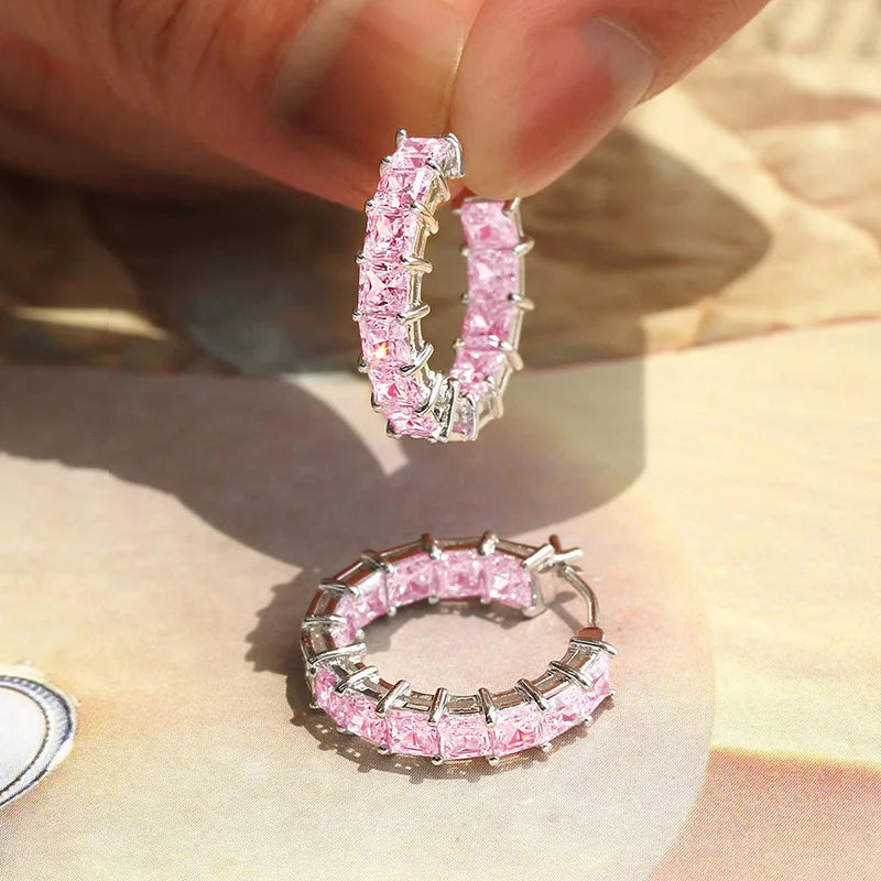 Huitan Mode Silber Farbe Kreuz Creolen für Frauen Voll kristall Zirkonia Aussage weibliche Ohrringe Trends Schmuck