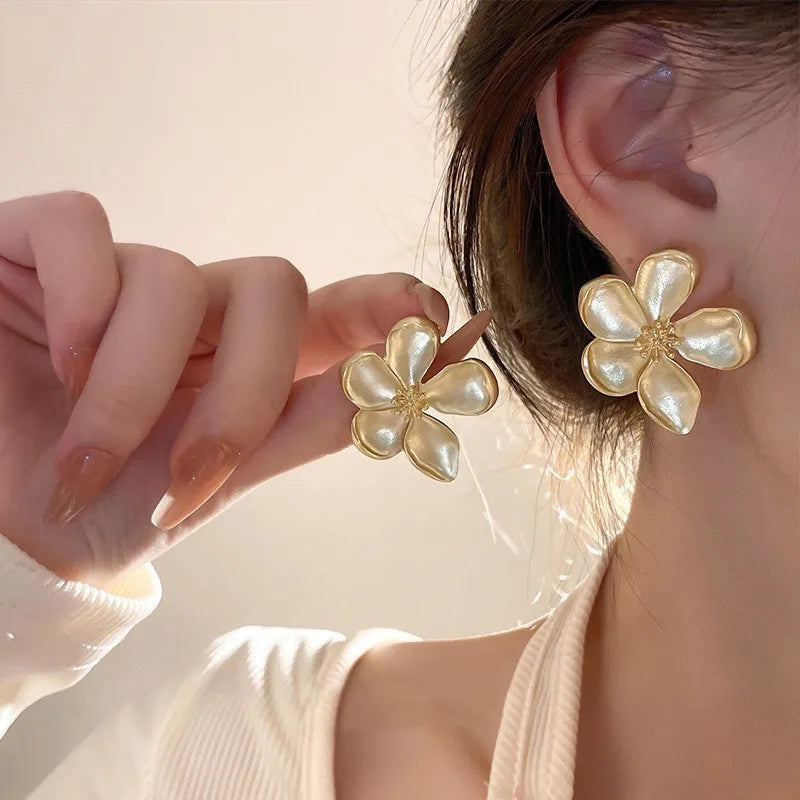 Gold Farbe Matte Textur Metall Blume Retro Schmuck-set Halskette/Ohrringe/Ring für Frauen Mädchen Fashion Party Schmuck geschenke Sets
