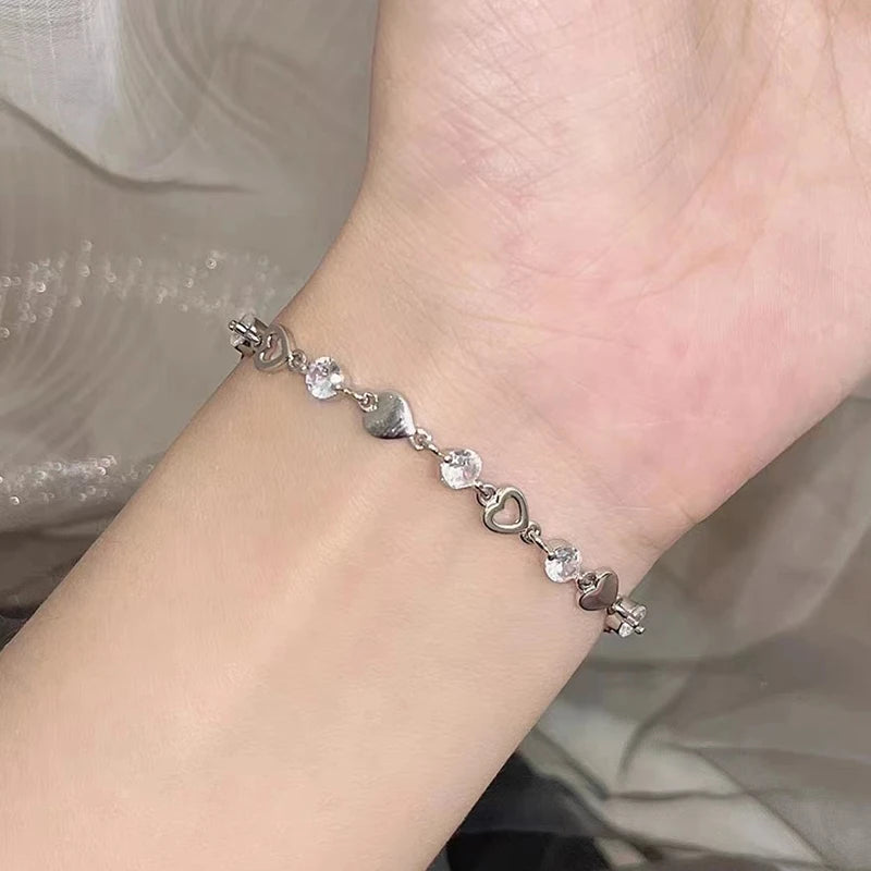 Einfache Mode Funkelnden Zirkon Herz Armbänder für Frauen Süße Aushöhlen Liebe Herz Student Kette Armband Mädchen Schmuck