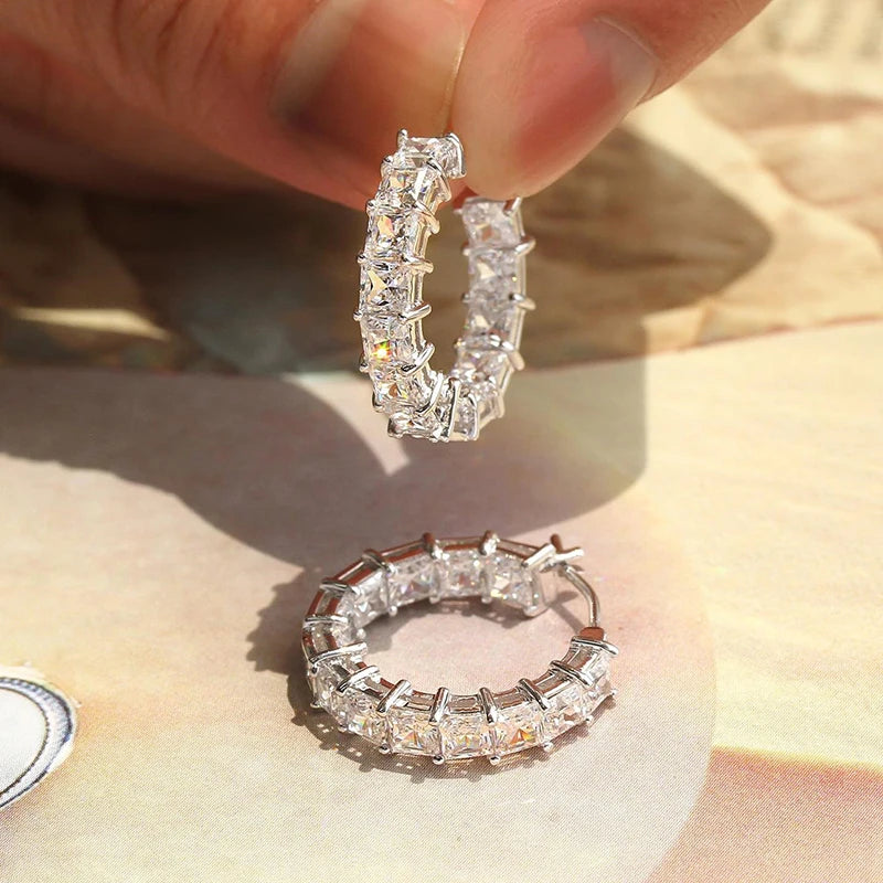 Huitan Mode Silber Farbe Kreuz Creolen für Frauen Voll kristall Zirkonia Aussage weibliche Ohrringe Trends Schmuck