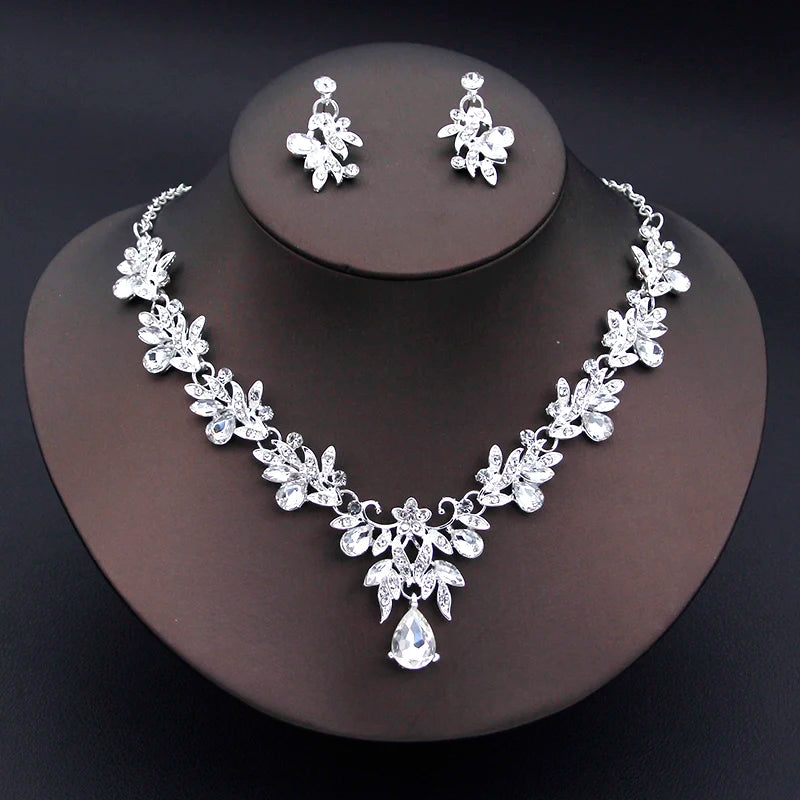 Elegante Mode-Halsketten-Sets für Frauen, baumelnde Ohrringe, Prinzessinnen-Kragen, zweiteiliges Set, Brautschmuck, Braut- und Hochzeitsaccessoires
