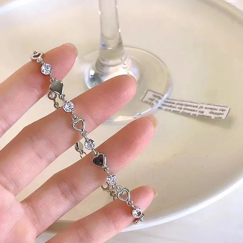 Einfache Mode Funkelnden Zirkon Herz Armbänder für Frauen Süße Aushöhlen Liebe Herz Student Kette Armband Mädchen Schmuck