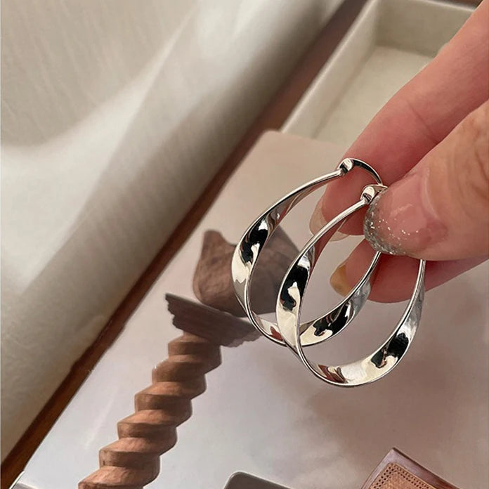 Creolen aus 925er-Sterlingsilber, geometrisch, gedrehter Bogen, Mobius-Streifen, für Damen, edler Schmuck, minimalistische Accessoires