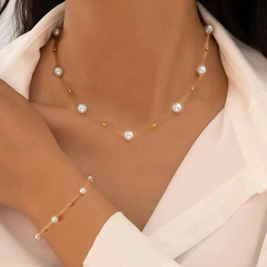 2-teiliges exquisites goldfarbenes böhmisches Schmuckset für Damen, modisches Perlen-Kreuz-Anhänger-Halsketten-Armband-Set, lässiger Schmuck, Geschenke