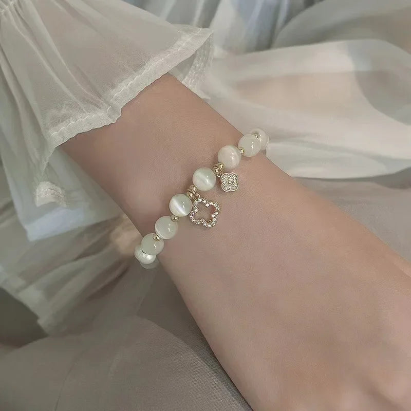 Neue Armband frauen Glück Vier-Blatt Blume Kristall Armband Elastische Seil Perle Transfer Perle Hand Kette Schmuck Armreifen geschenk