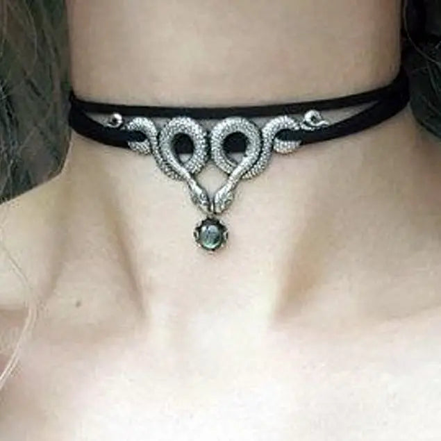 2025, Vintage-Halskette mit Schlangen-Anhänger für Männer und Frauen, modischer Gothic-Schmuck, bizarre religiöse Miko-Doppelkette, Halsband, einteilig