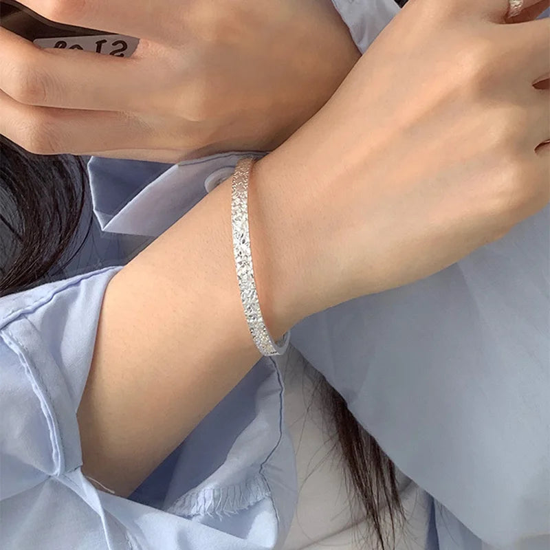 Neue 925 Luxus Glänzende Knochen Armreifen Weibliche Silber Farbe Party Zubehör Glitzern Manschette Armband für Frauen Hochzeit Geschenk