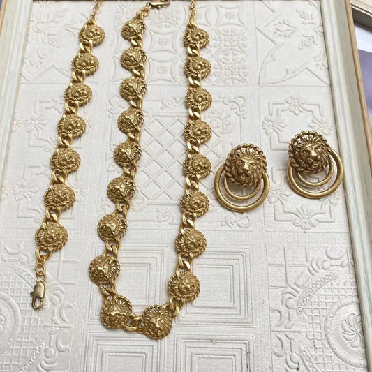 Mittelalter liche Vintage westliche antike Retro schwere Arbeiten Löwenkopf Ohr stecker Armband Halskette galvani siert mit echten Gold Juwel Set