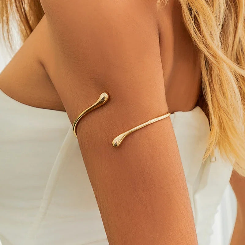 Einfache Vintage Wasser Tropfen Offene Manschette Armreifen für Frauen 2024 Trend Goth Geometrische Arm Armband Ästhetischen Schmuck Geschenk Neue