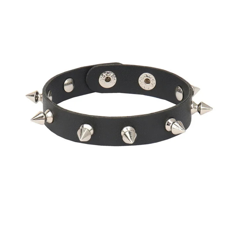 Punk-Lederarmband für 90er-Jahre-Männer und Frauen, Nieten-Manschettenarmband, verstellbares schwarzes Lederarmband, Metallbesatz, Schmuck, Geschenk