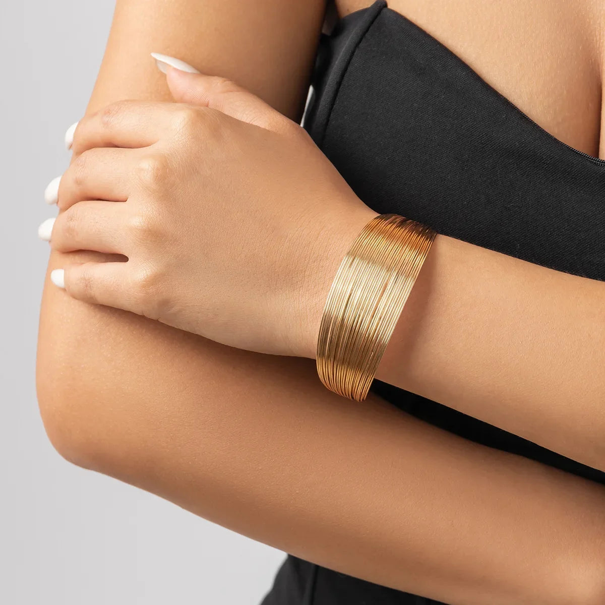 Breites Metallarmband, mehrschichtige Drähte, offene verstellbare Manschettenarmbänder für Damen, modische Persönlichkeit, Luxus-Schmuck, Accessoires, Geschenk