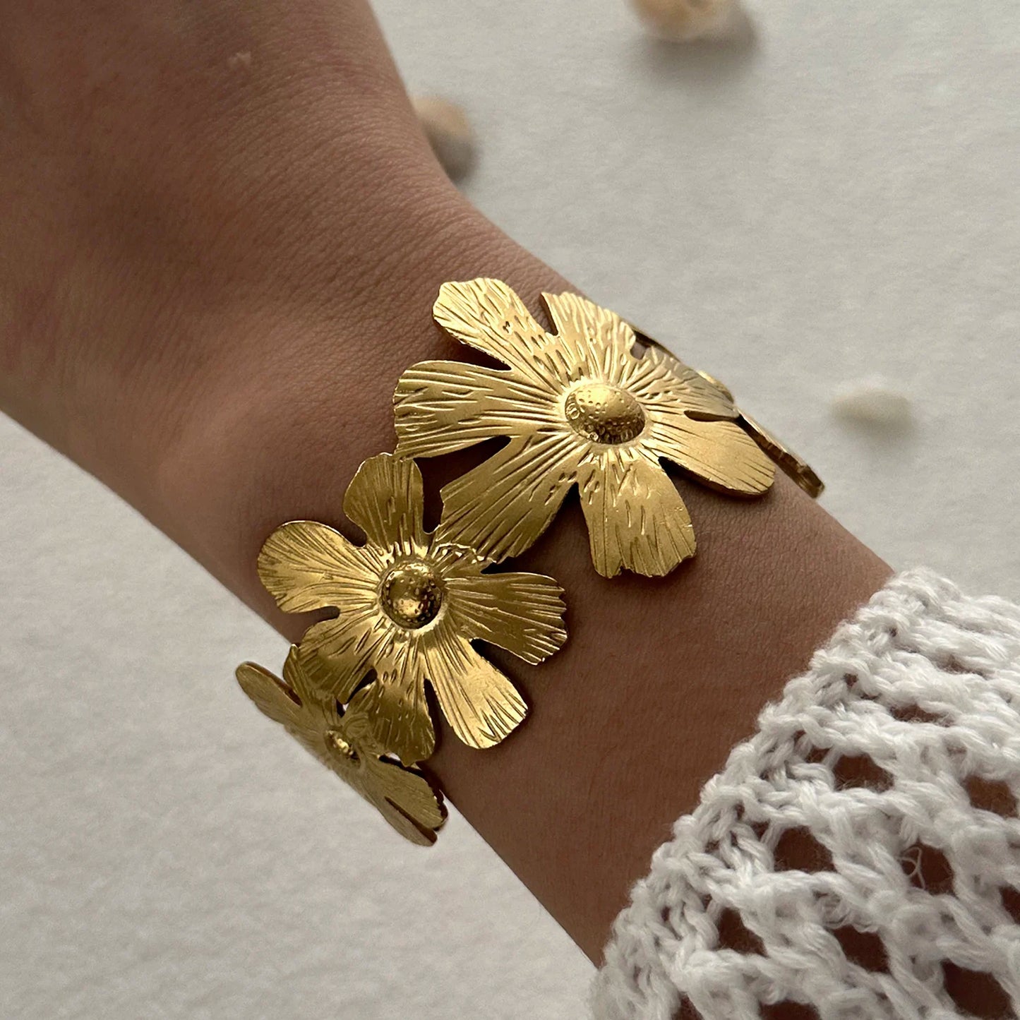 Vintage Übertrieben Breite Manschette Armreif für Frauen Gold Farbe Shell Seestern Blume Edelstahl Armband Strand Party Schmuck
