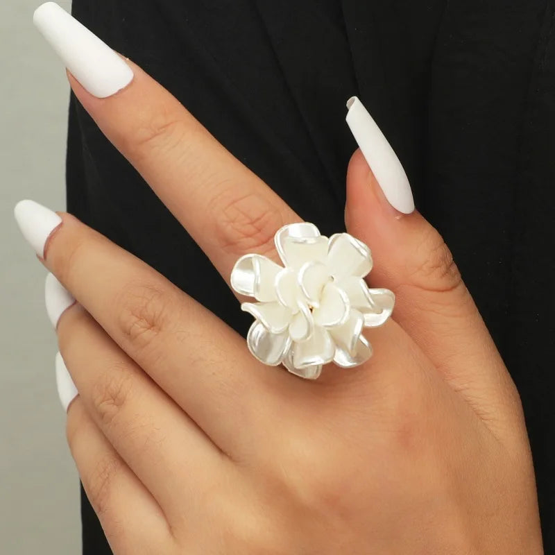 Neue Koreanische Weiße Blume Ringe für Frauen Mädchen Vergoldet Einstellbare Ringe Anillos Hochzeit Verlobung Party Ring Valentinstag