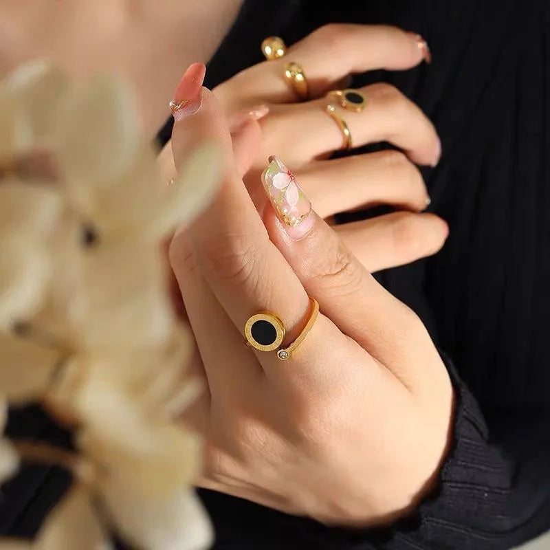 Vintage römische Ziffer Zirkon Schwanz Ring schwarz Muschel Edelstahl klassisches Design Ringe ästhetisch verstellbar Ring Schmuck Geschenk