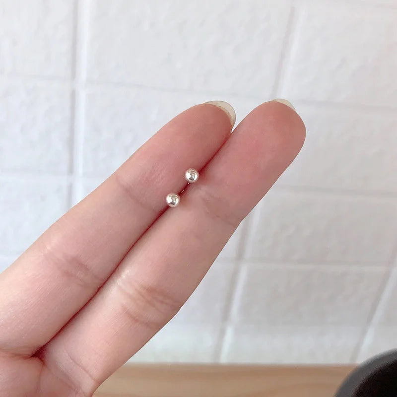 Silberfarbene, einfache kleine Schmetterlings-Ohrstecker für Damen, 925er Silbernadeln, hypoallergen, für den täglichen Gebrauch, Ohrpiercing-Schmuck