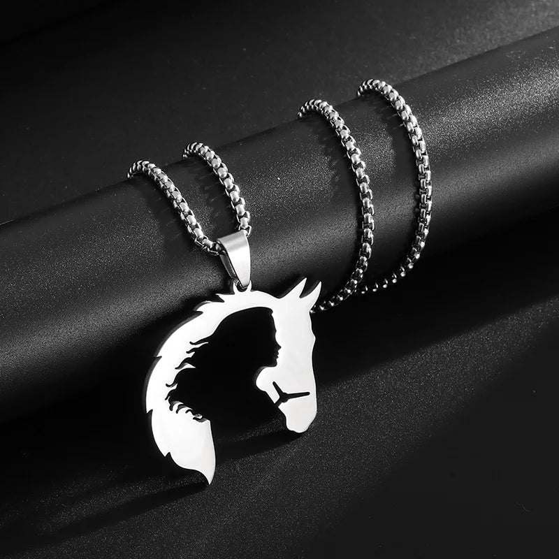 1Pcs Exquisite Titan Stahl Pferd Kopf Tier Halskette Geeignet Für Männer Und Frauen Mode Anhänger Hip Hop Trend Party schmuck
