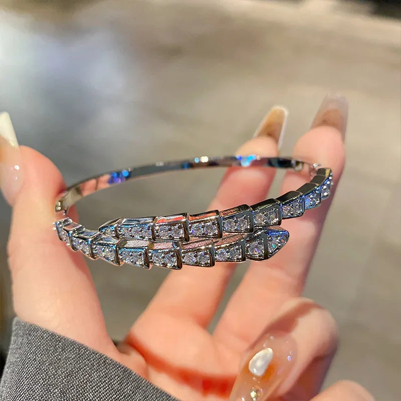 Premium-Halbschlange-Außenhandelswaren 2024, neuer grenzüberschreitender Bestseller, verkupfertes True Gold, T-Methode, Zirkonia-Damenarmband