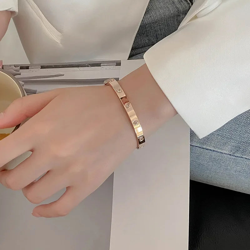 Neue Design Gold Farbe Zirkon und Kreuz Mutter Nagel Armband & Armreif für Frau Edelstahl Schraube Marke Schmuck Dropshipping
