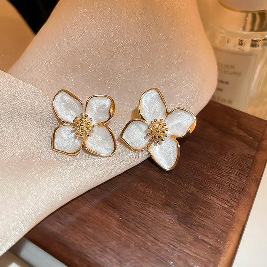 Süße Blume Ohrstecker für Frauen Vintage Metall Ohrstecker Mädchen Mode mehrfarbige frische Ohrring Party Hochzeit Schmuck