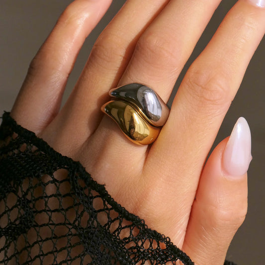 DASEIN Neuer minimalistischer, hochwertiger, gewellter, zierlicher Ring, 18 Karat PVD-vergoldeter Edelstahl, Laufsteg-Show-Schmuck, Paarringe