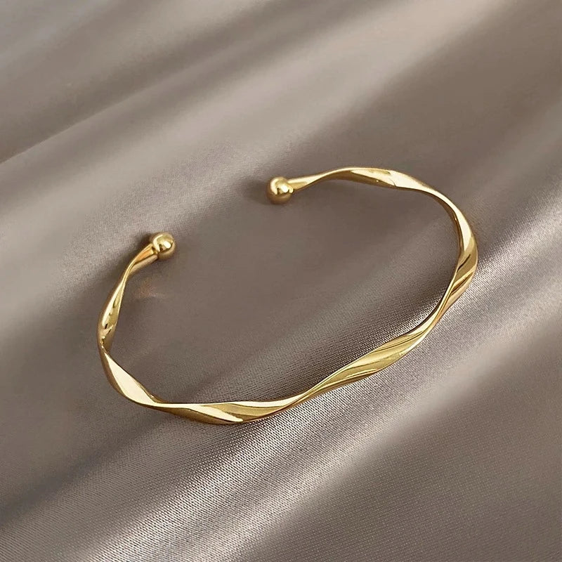 Personal isierte klassische Premium Retro Twisted Gold Farbe Metall Armband Frauen neuen Trend Mädchen ungewöhnlichen Schmuck Geschenk zubehör