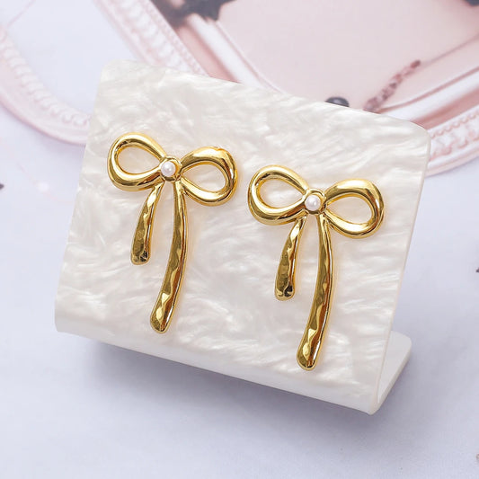 Goldfarbene Schleife-Ohrringe für Frauen, 2025, Bankett-Party-Dekoration, Edelstahl-Ohrringe, Ohrstecker, eingelegter Imitationsperlen-Schmuck
