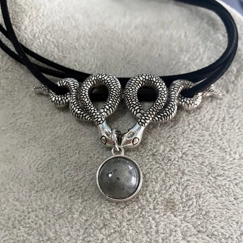 2025, Vintage-Halskette mit Schlangen-Anhänger für Männer und Frauen, modischer Gothic-Schmuck, bizarre religiöse Miko-Doppelkette, Halsband, einteilig