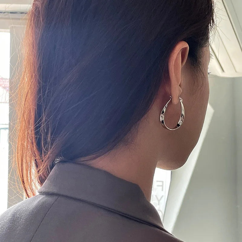 Creolen aus 925er-Sterlingsilber, geometrisch, gedrehter Bogen, Mobius-Streifen, für Damen, edler Schmuck, minimalistische Accessoires