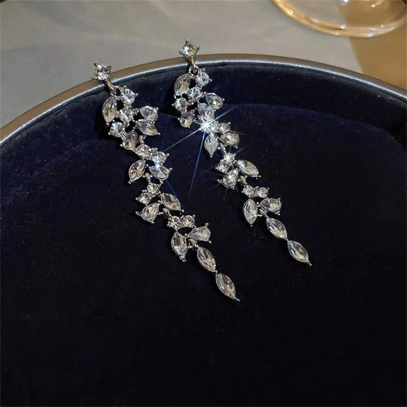 2023 neue Splitter Maple Leaf Zirkon Quaste Lange Ohrringe Für Frauen Shiny Kristall Hochzeit Erklärung Tropfen Ohrring Partei Schmuck Geschenk