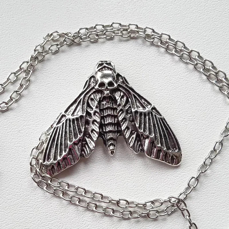 Neue Gothic Occult Dark Schädel Motte Anhänger Halskette Für Frauen Männer Silber Farbe Goth Punk Mode Schmuck Halloween Zubehör