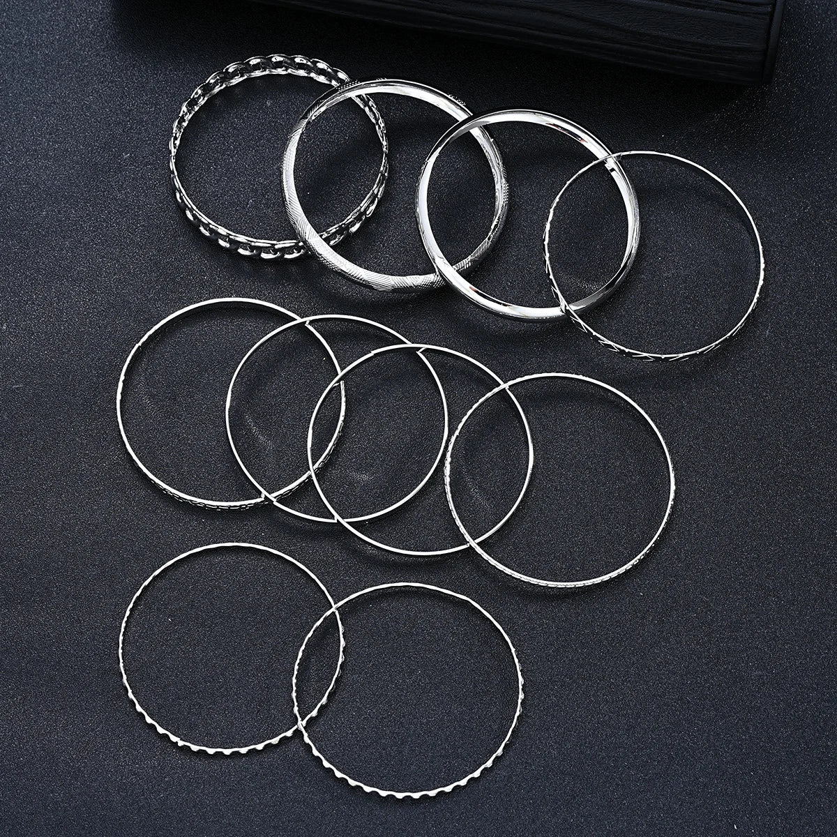 10 teile/satz Punk Metall Armreifen Set Für Frauen Schwere Vintage Stile Hip hop Strukturierte Armbänder Mode Schmuck Zubehör 2025 Neue