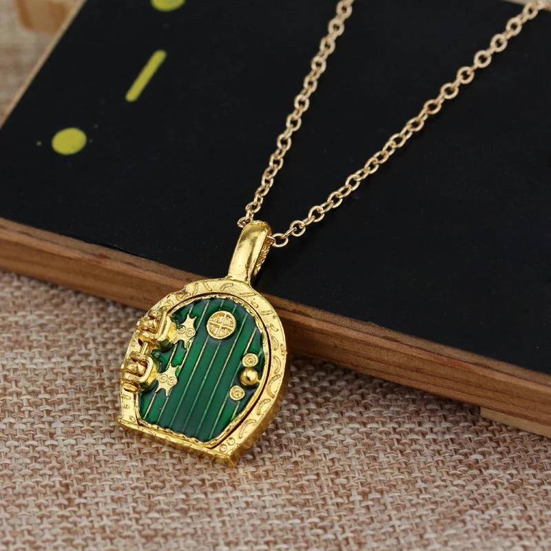 Die Fee Tür Medaillon Halskette Bilbo Baggins Vintage Retro Grün Anhänger Film Schmuck Für Männer und Frauen Mode Accessoires